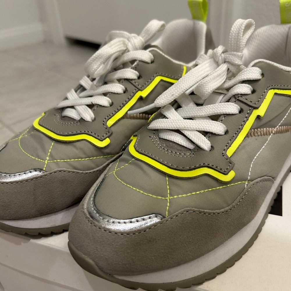 SCHUTZ Penny Neon Trim Sneaker